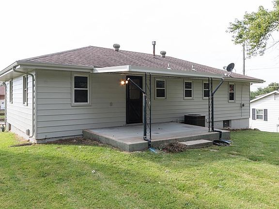 3rd image of 4454 Shawnee Dr