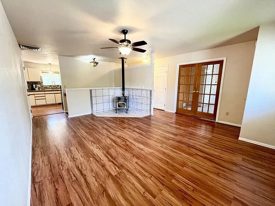 Available Now: Spacious 3-Bedroom Home with Office/Flex Room, RV Parking, and Huge Backyard — Photo 4
