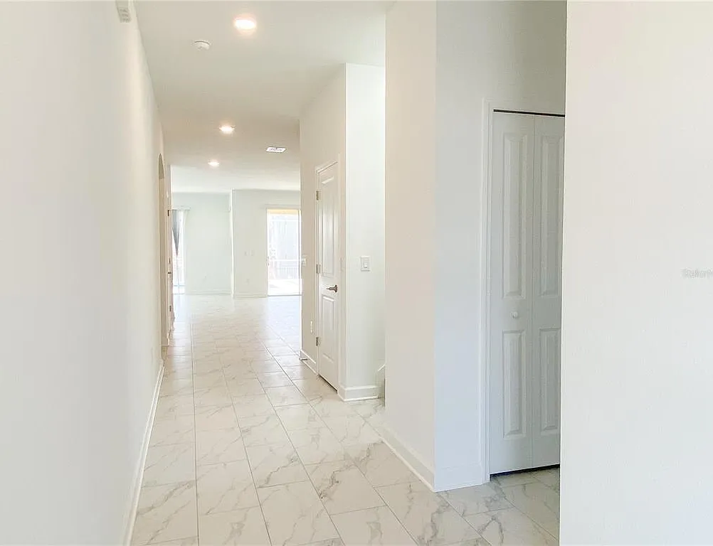 6 bed, 5.0 bath, 3291 sqft, $3,500 — Photo 3