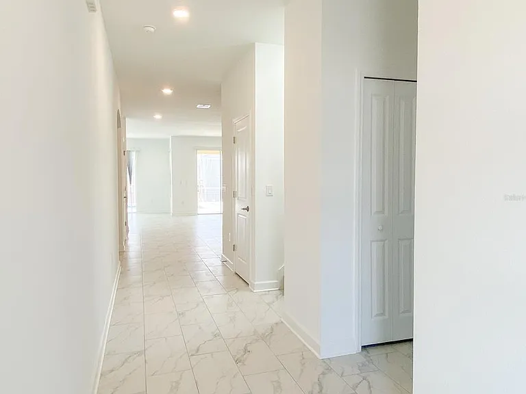 977 Leader St — Photo 3