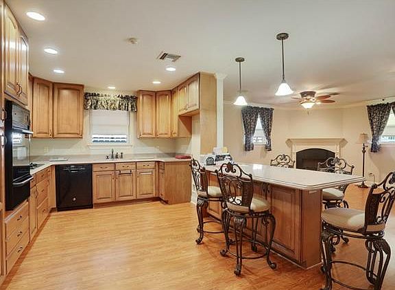 3rd image of 2813 Palmisano Blvd