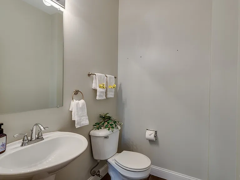 806 Woodewind Dr — Photo 10