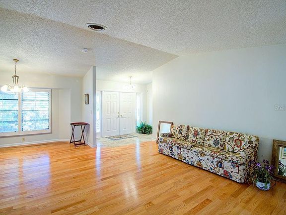 5th image of 832 Alderwood Way