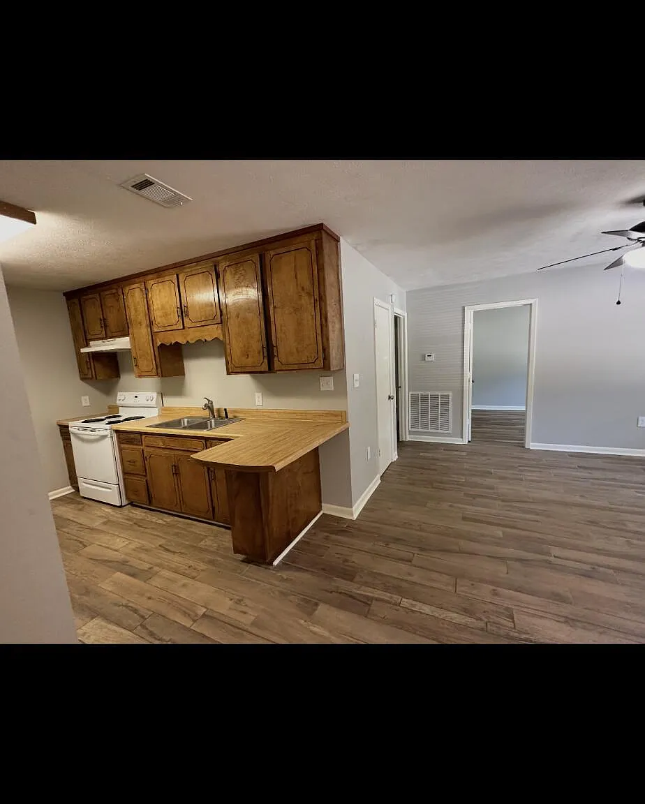 2 bed, 1.0 bath, $850 — Photo 4