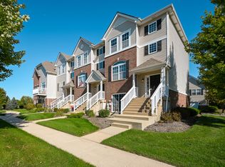 138 Lakeshore Dr, Oswego, IL 60543