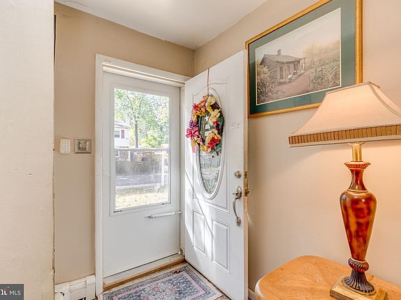 5th image of 62 Clover St