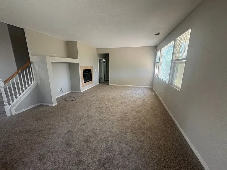 5575 Sunview Ct — Photo 2