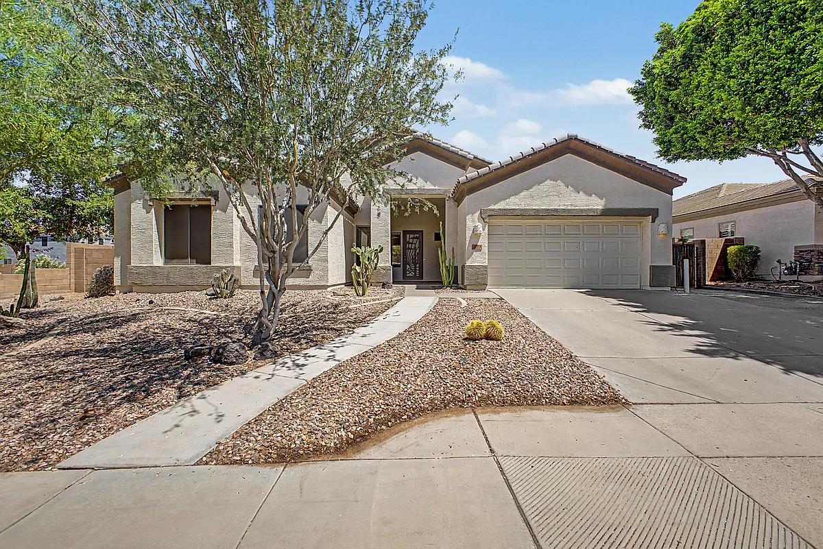 Building Photo - 8634 E Hillview St