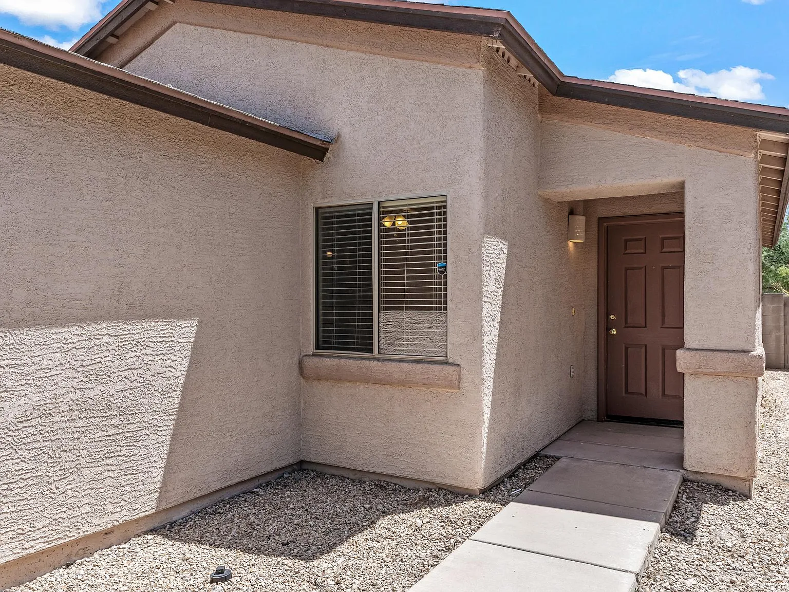 3 bed, 1131 sqft, $1,725 — Photo 2