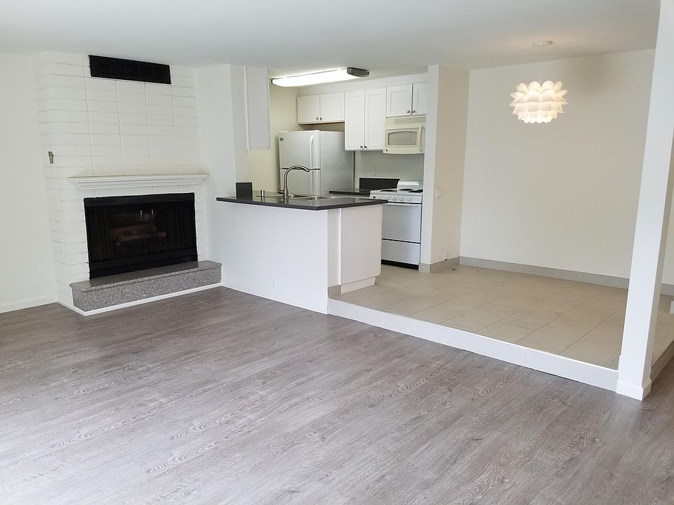 1st image of 1100 Granville Ave #4