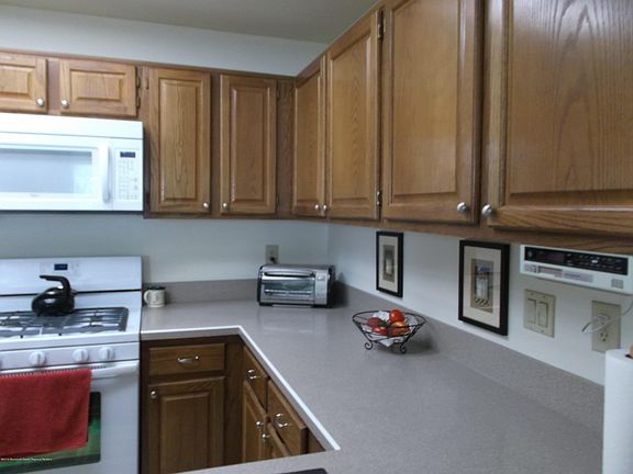 4th image of 1024B Thornbury Ln