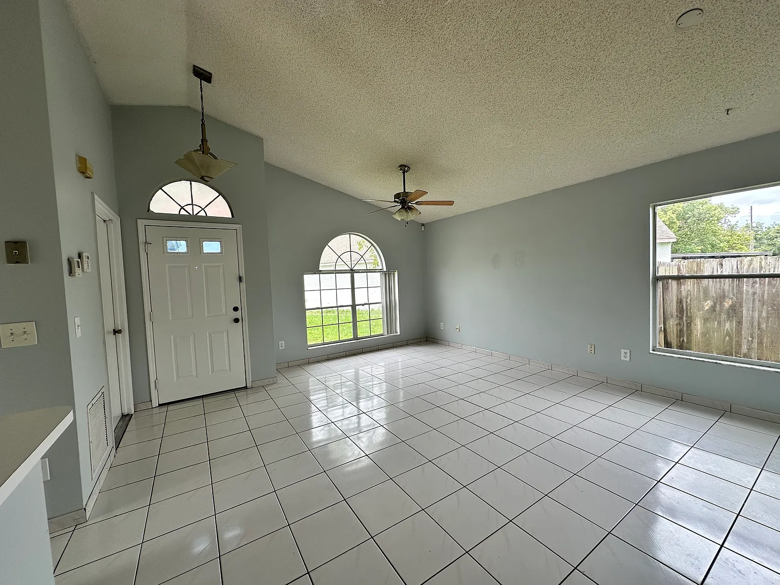 6612 Rose Queen Ct — Photo 2