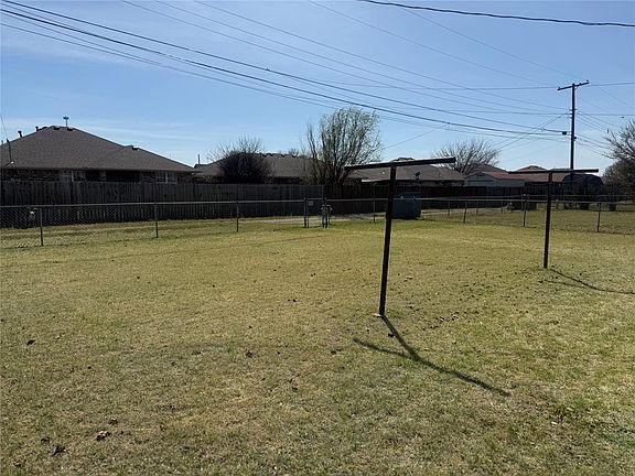 4th image of 404 Mercury St