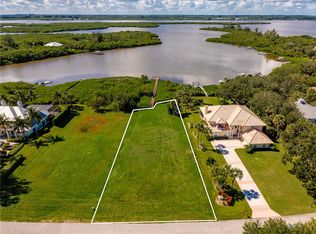8615 Seacrest Dr, Vero Beach, FL 32963