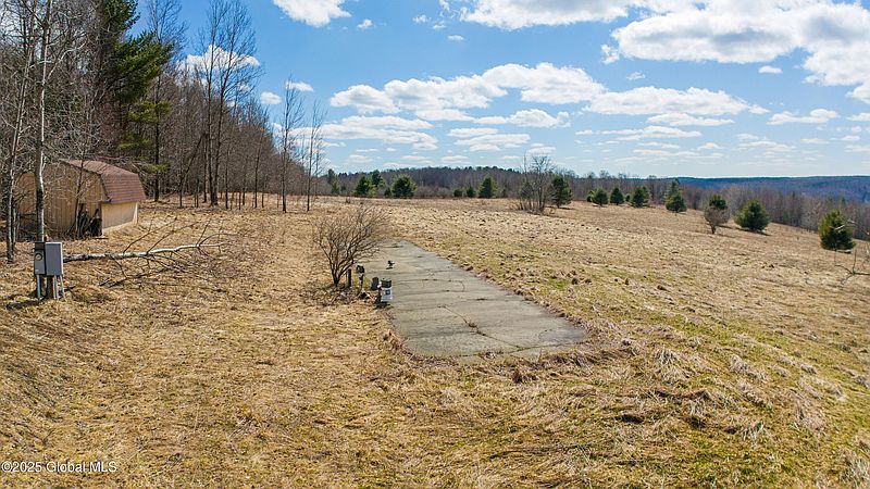 3rd image of 186 Chamberlin Road