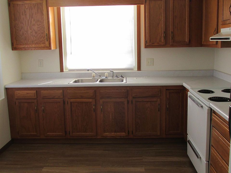 1st image of 102 Cedar Dr #13