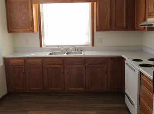 102 Cedar Dr #13, Waverly, IA 50677