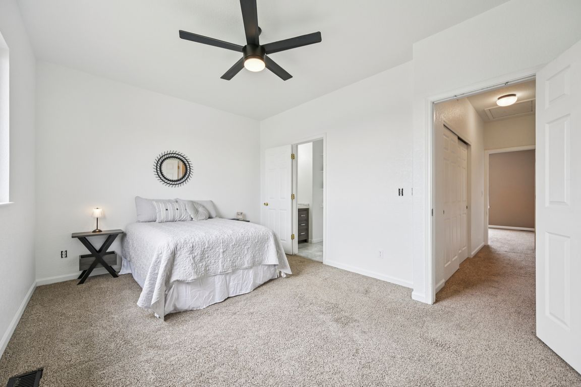 Dahlia Ln-S2606-028.jpg