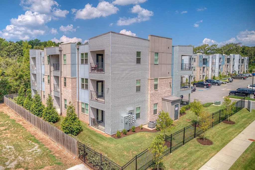 Ascent at Aldersgate — Photo 3