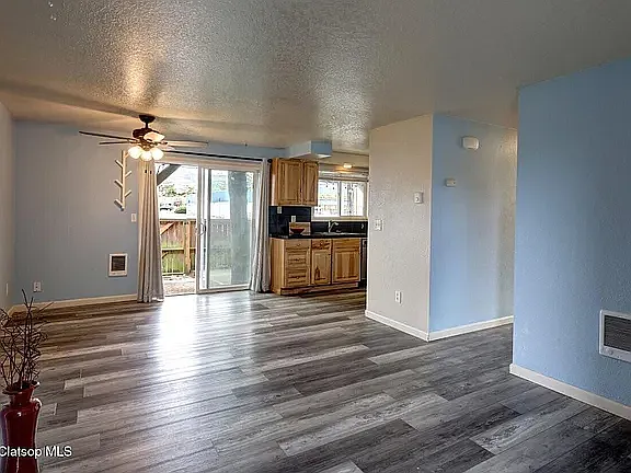 2 bed, 687 sqft, $1,900 — Photo 2