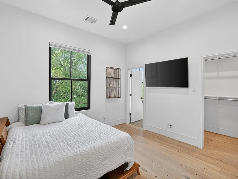 6143 Hurst St — Photo 40