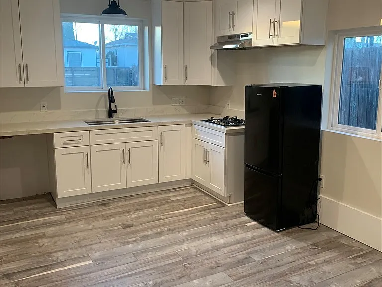 10034 Noble Ave — Photo 5