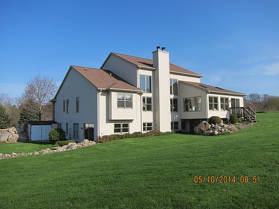 3rd image of 7530 Cloudberry Ln NE