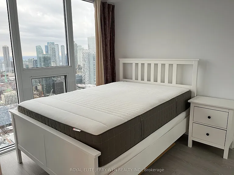 181 Dundas St E #5105 — Photo 13