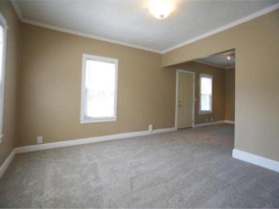5th image of 709 24th Ave NE