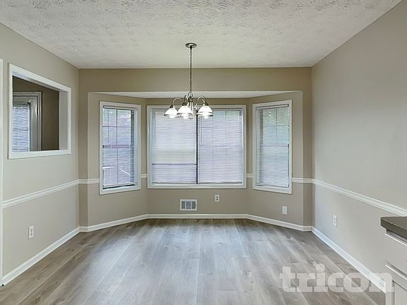 4th image of 968 Dallas Way