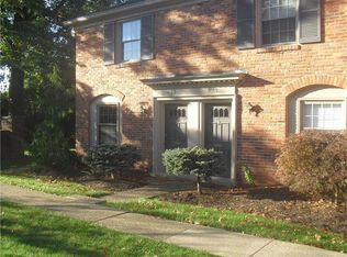615 Robinwood Dr, Pittsburgh, PA 15216