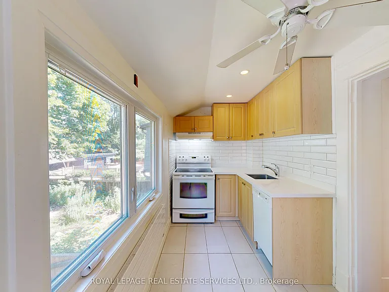 130A Westminster Ave #UPPER LEVEL — Photo 22