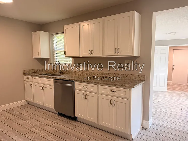144 N Park Ave — Photo 8