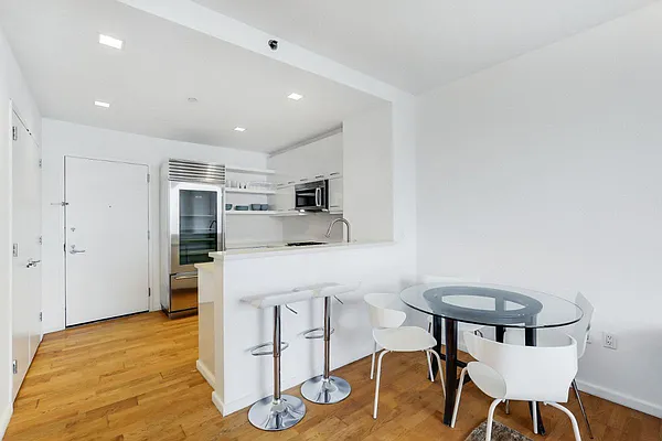 Rented by Level Group | media 10