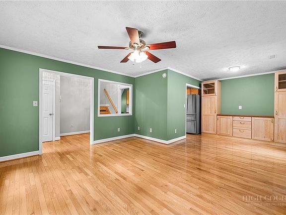 4th image of 945 Seven Oaks Road