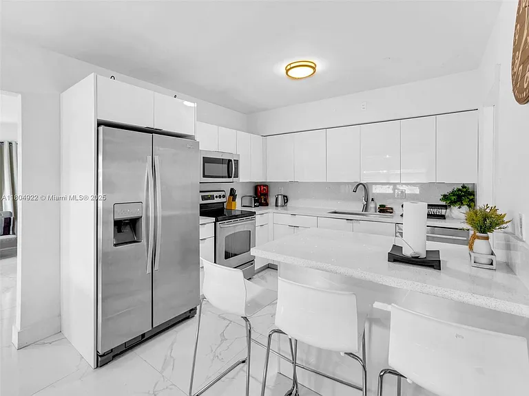 421 W Pembroke Rd #0 — Photo 18