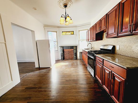 2nd image of 265 Fulton Ave #1