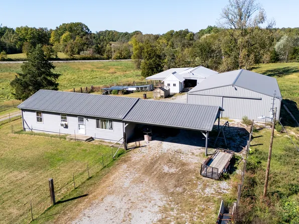 104 E Boundary Rd, Creal Springs, IL 62922