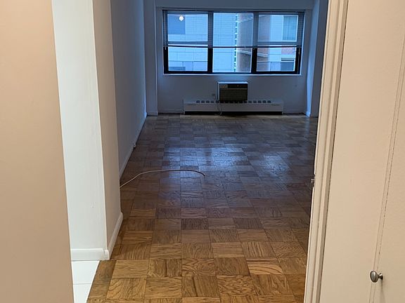 4th image of 330 E 46th St APT 7R