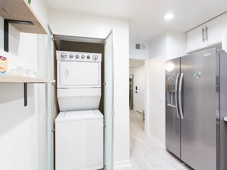 801 Pine Ave #212 — Photo 7