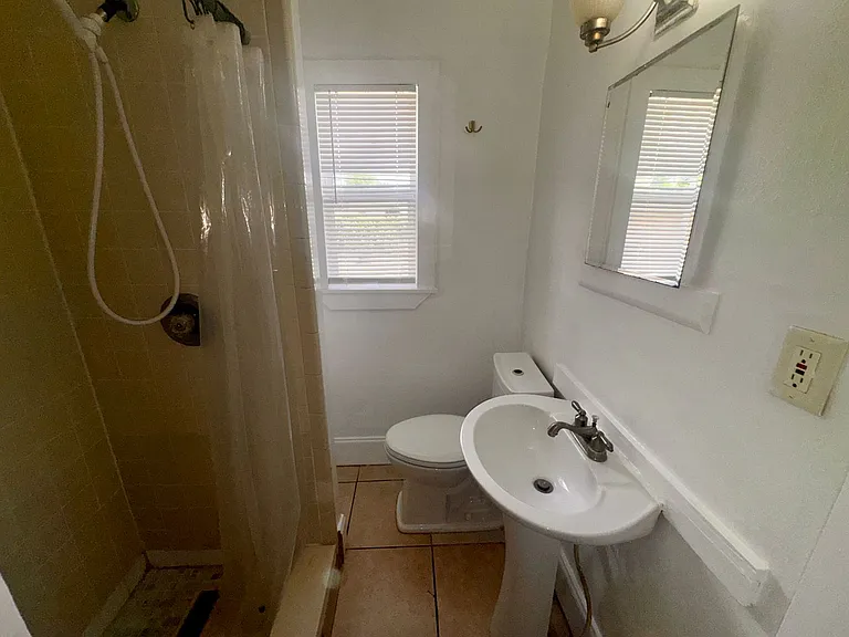 2330 S Fern Creek Ave — Photo 9