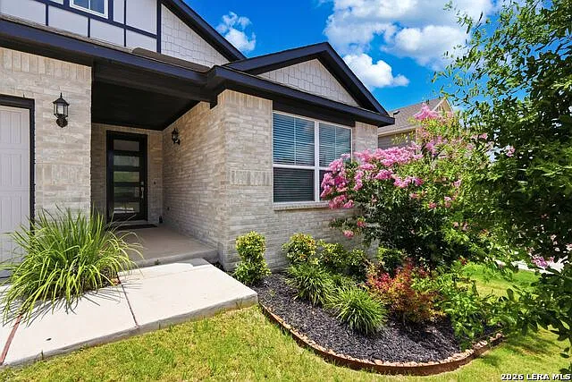 4 bed, 3.0 bath, 2301 sqft, $2,450 — Photo 1