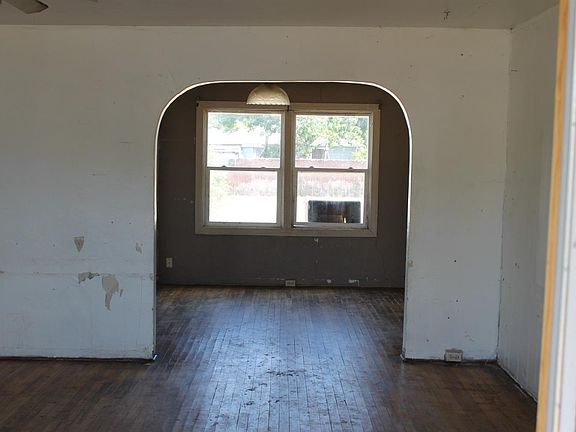 3rd image of 2062 E Orwood St