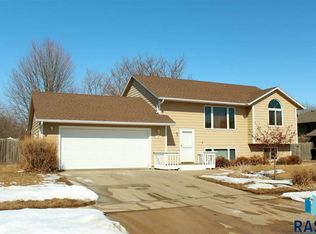 104 W Chapelwood St, Brandon, SD 57005