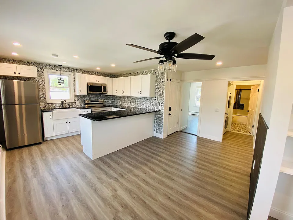 61 Charles St #2