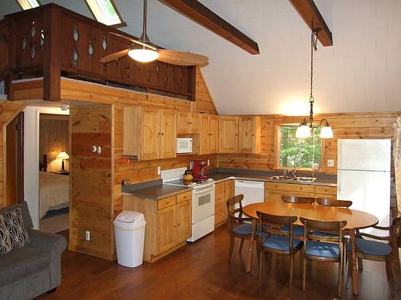 Kitchen and seating for 6