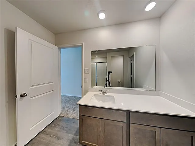 724 Glover Dr — Photo 10