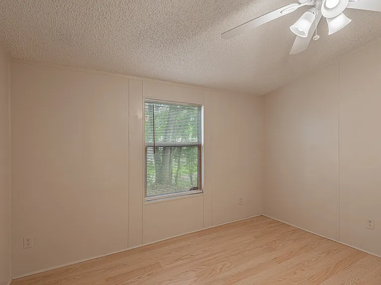 1323 Avenue E — Photo 22
