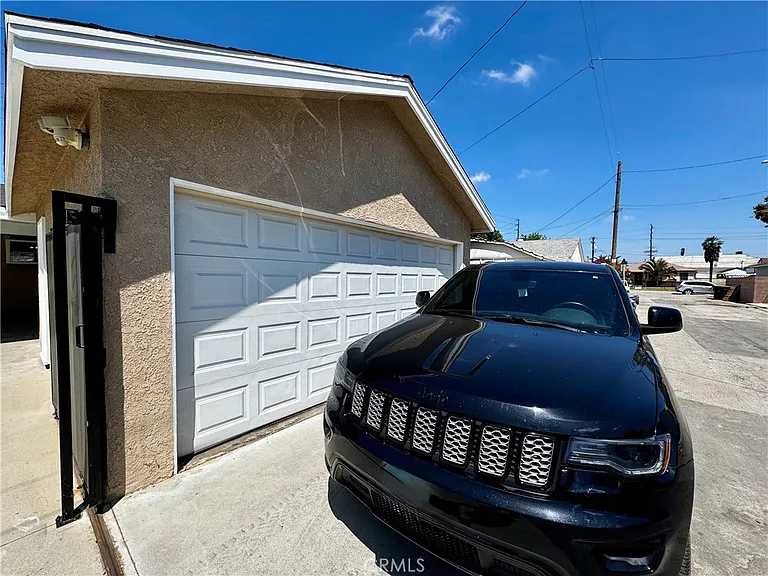14414 Studebaker Rd — Photo 28