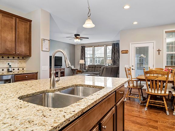 4th image of 716 Pleasant Dr